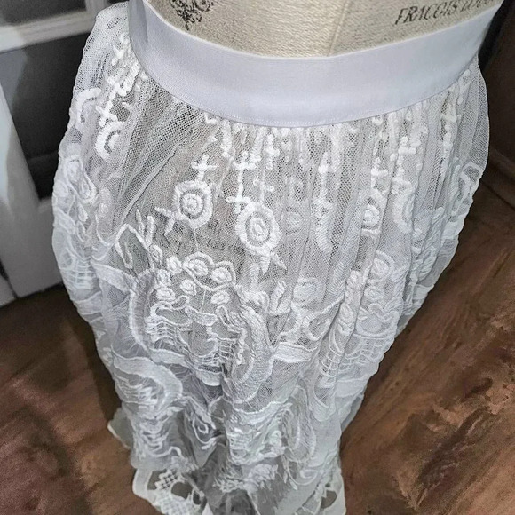 NWT Cupshe‎ Womens White Embroidered Swim Cover Up Skirt XS Small - Picture 3 of 4